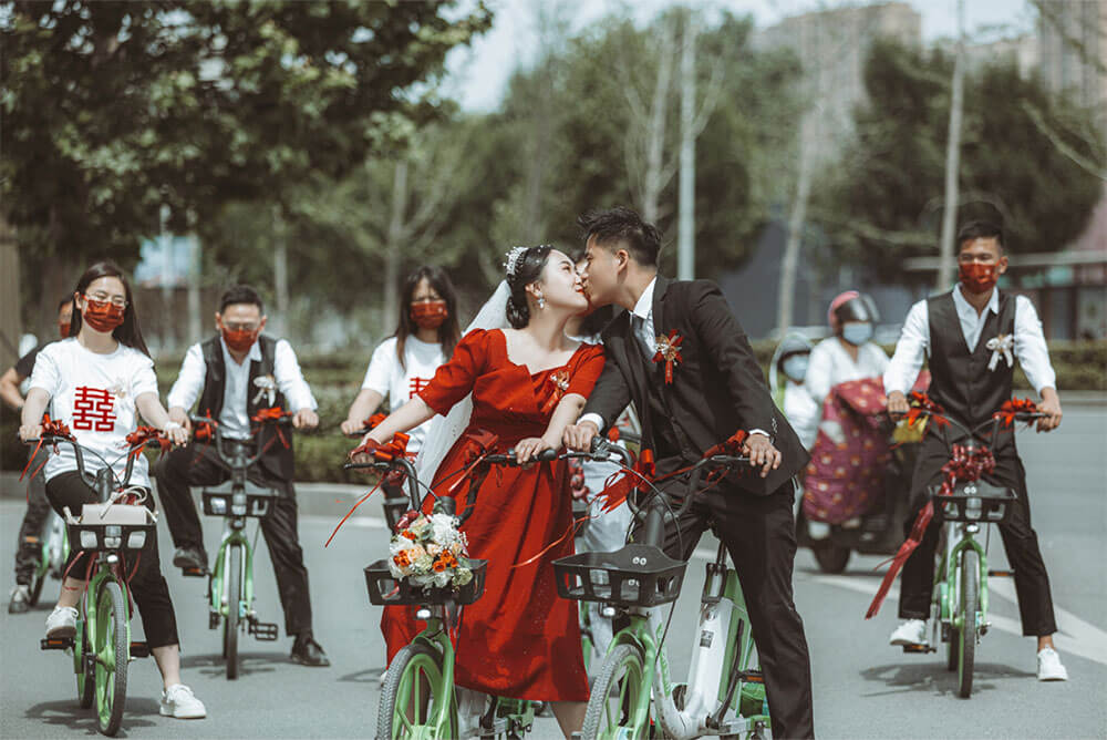 助力車變婚車，騎出獨特浪漫